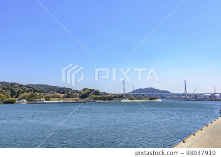 氣仙沼海、船隻和城鎮 氣仙沼海、船隻和城鎮 98037910