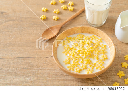cereals with fresh milk cereals with fresh milk 98038022
