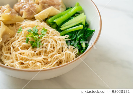 dried egg noodles with pork wonton or pork dumplings without soup dried egg noodles with pork wonton or pork dumplings without soup 98038121