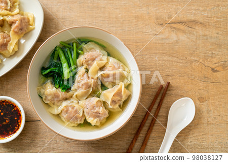 pork wonton soup or pork dumplings soup with vegetable 98038127