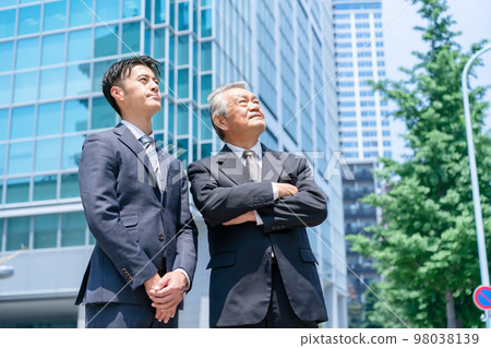 Businessman 2 people outdoor building 98038139
