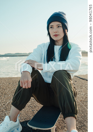 Lifestyle of women living near the sea 98041765