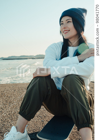 Lifestyle of women living near the sea 98041770