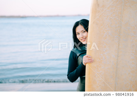 Lifestyle of women living near the sea 98041916