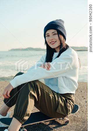 住在海邊的女人的生活方式 98042160