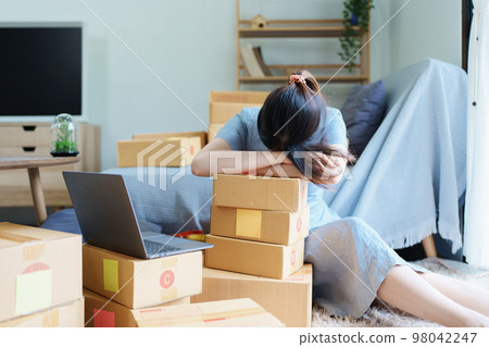 Starting small business entrepreneur of independent Asian woman showing her face worried about the sales of her business not reaching the target set. SME concepts. Starting small business entrepreneur of independent Asian woman showing her face worried about the sales of her business not reaching the target set. SME concepts. 98042247