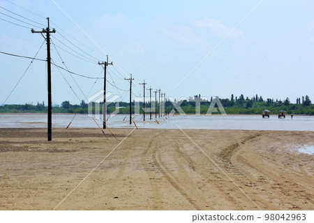 From Iriomote Island to Yubu Island Telephone poles in the sea From Iriomote Island to Yubu Island Telephone poles in the sea 98042963