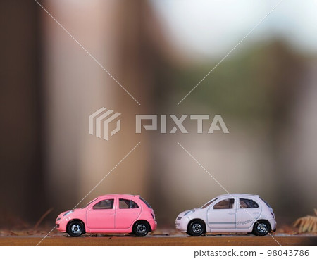 Scenery with minicars Pink March Autumn Scenery with minicars Pink March Autumn 98043786