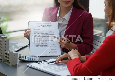 Real Estate Agent explain insurance and agreement contract to client before sign contract. Property insurance and security concept Real Estate Agent explain insurance and agreement contract to client before sign contract. Property insurance and security concept 98044449