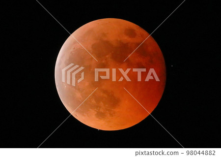 2022 年 11 月 8 日(令和 4)由於在日本看到的月全食,與紅色滿月同時發生的天王星日食 2022 年 11 月 8 日(令和 4)由於在日本看到的月全食,與紅色滿月同時發生的天王星日食 98044882