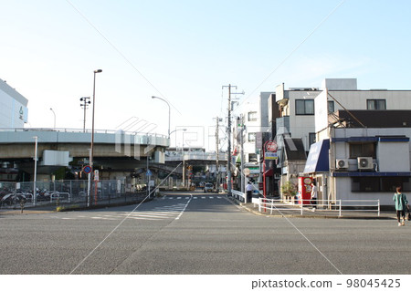 Keikyu Shinkoyasu station square intersection Keikyu Shinkoyasu station square intersection 98045425