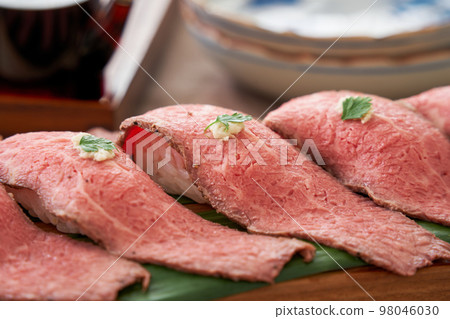烤牛肉壽司 烤牛肉壽司 98046030