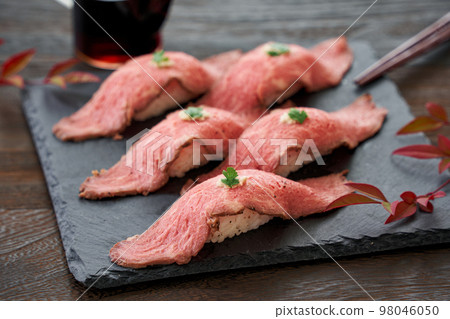 烤牛肉壽司 烤牛肉壽司 98046050