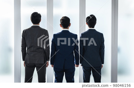 各代商人望著窗外 各代商人望著窗外 98046156