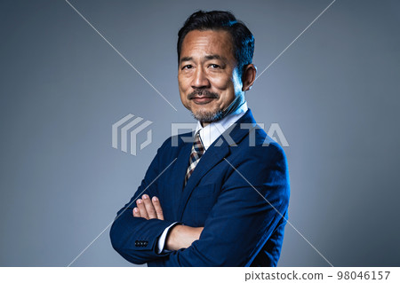 一個苦澀的中年商人的畫像 一個苦澀的中年商人的畫像 98046157