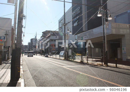 In front of Toshimaen Station on the Toei Oedo Line 98046196