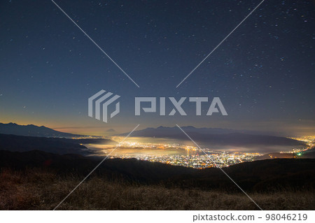[Nagano Prefecture, Suwa] Takapotch Plateau with a view of Mt. Fuji and Lake Suwa 98046219