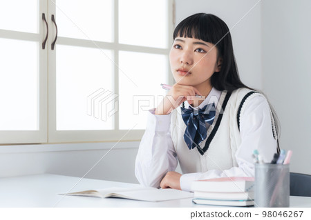 女學生學習、補習班、大學入學考試 98046267