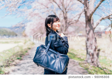 櫻花和高中生 98046808