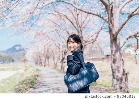 櫻花和高中生 98046812