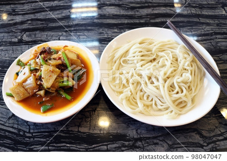 Xinjiang Ueagle Autonomous Region's local noodle dish 98047047