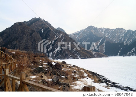 Tianchi in the desolate suburb of Urumqi in the middle of winter 98047048
