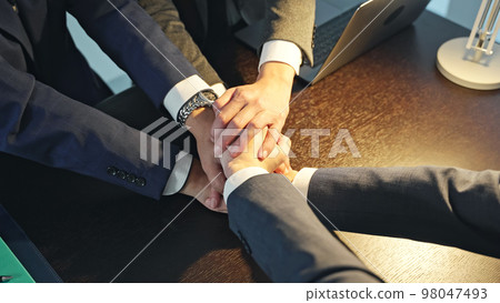 Business people to unite 98047493