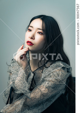 Women's fashion image Women's fashion image 98047567