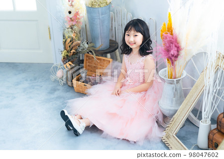 Girl in a dress Photo studio Shichi-go-san half coming-of-age ceremony 98047602