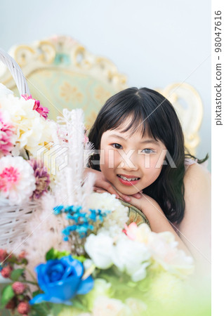 Girl in a dress Photo studio Shichi-go-san half coming-of-age ceremony Girl in a dress Photo studio Shichi-go-san half coming-of-age ceremony 98047616