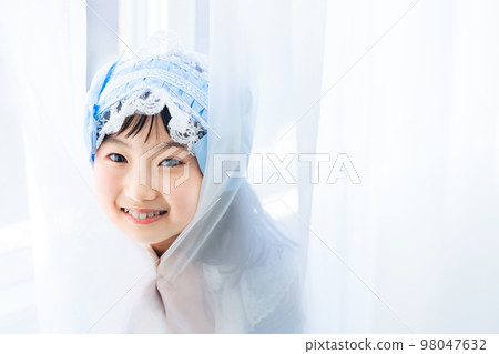 Girl in a dress Photo studio Shichi-go-san half coming-of-age ceremony Girl in a dress Photo studio Shichi-go-san half coming-of-age ceremony 98047632