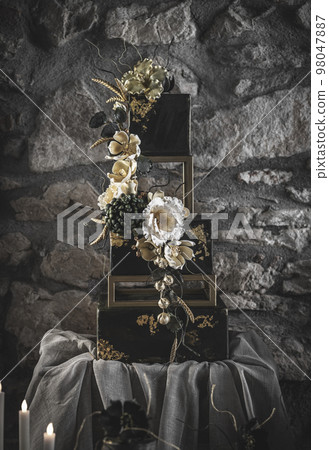 Artwork and wedding cake design trend 98047887