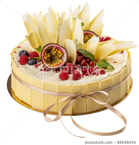 White chocolate cake White chocolate cake 98048058