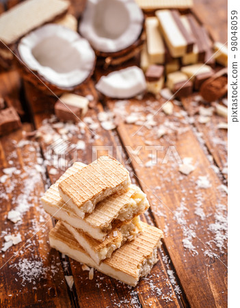 Stack of wafer sandwiches 98048059