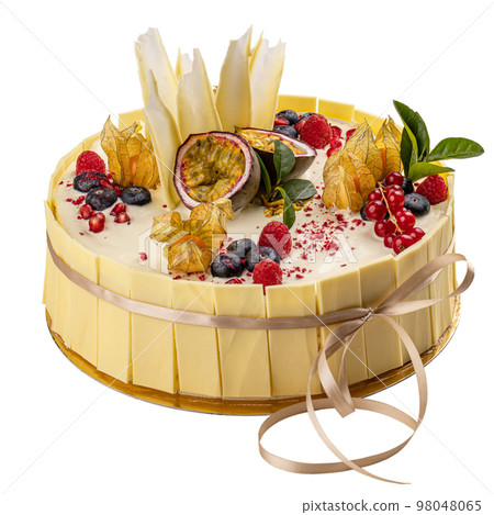 White chocolate cake White chocolate cake 98048065
