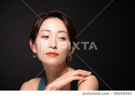 一個可以用於奢華美人形象的女人 98048493