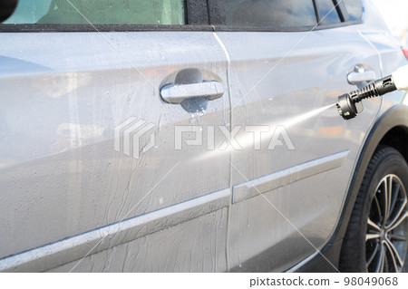 Car wash with high pressure washer 98049068