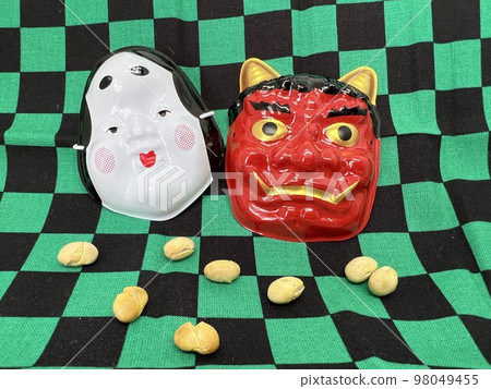 Setsubun 的烏龜和惡魔面具和豆子(方格背景) Setsubun 的烏龜和惡魔面具和豆子(方格背景) 98049455