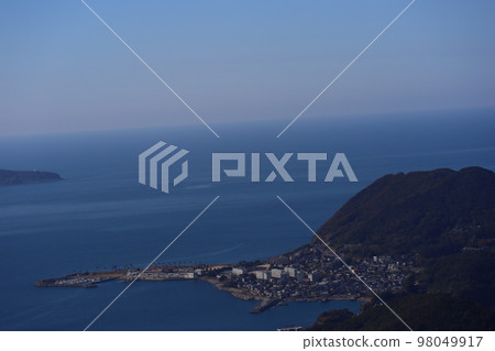 藍天,白天,地平線,蔚藍的海面,島嶼,沿海城市的街景,山巒 藍天,白天,地平線,蔚藍的海面,島嶼,沿海城市的街景,山巒 98049917