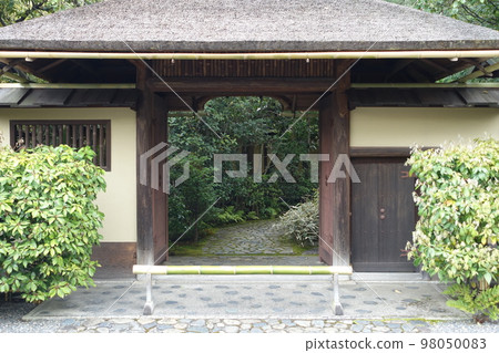 old fashioned mansion 98050083