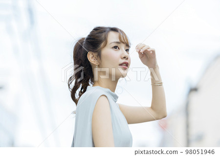 Arasa woman portrait 98051946