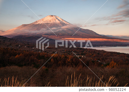 [Yamanashi Prefecture/ Mt. Fuji] View from Yamanakako panorama platform November 98052224