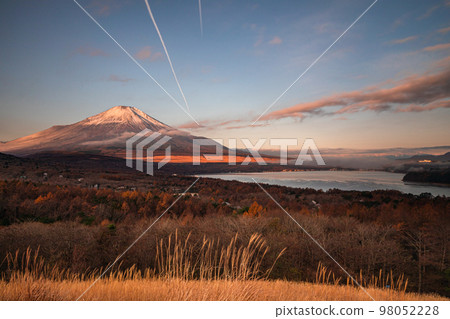 [山梨縣/富士山]11月從山中湖全景平台看 98052228