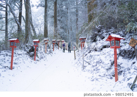 Climbers enjoying fresh snow hiking Climbers enjoying fresh snow hiking 98052491