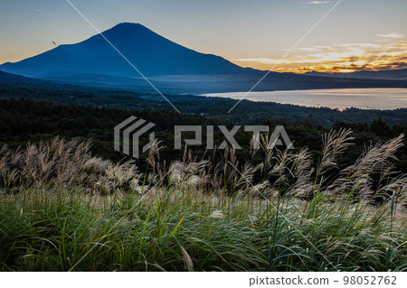 [Yamanashi Prefecture/ Mt. Fuji] View from Yamanakako panorama platform August 98052762