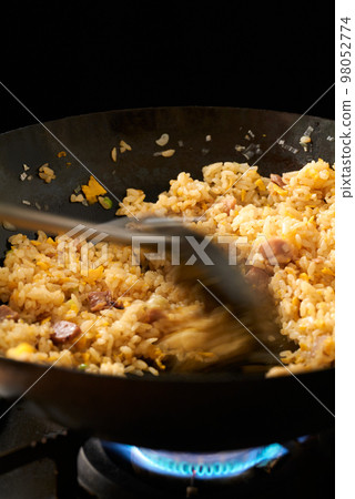 Fry fried rice 98052774