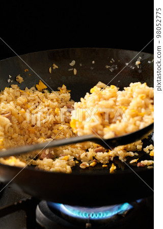 炒飯炒飯 98052775