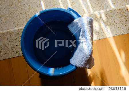 A rag and a bucket of water 98053116