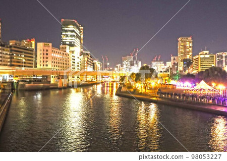 Nakanoshima公園在夜晚 98053227