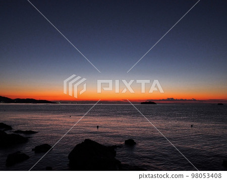 Dawn over Harimanada seen from Kanegasaki, the eastern end of Aioi Bay 98053408